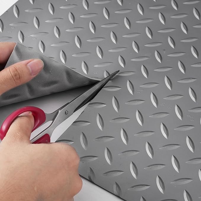 VEVOR Floor Mat, 13 x 4.9 FT PVC Flooring Roll, Non-Slip Diamond Texture, 64.58 sq.ft Covering Space, Garage Mats for Under Cars, Gyms, Boats, Car Trailer, Silver